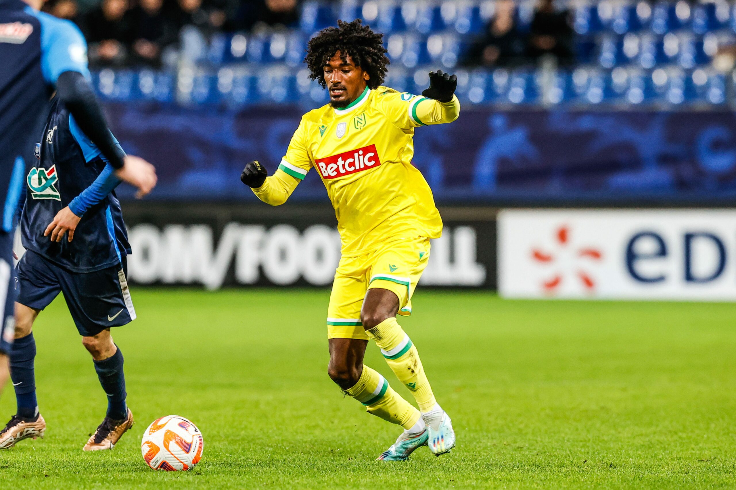 Maillot FC Nantes Domicile 2023-2024 Signé Par Samuel Moutoussamy (n°8, Taille M)
