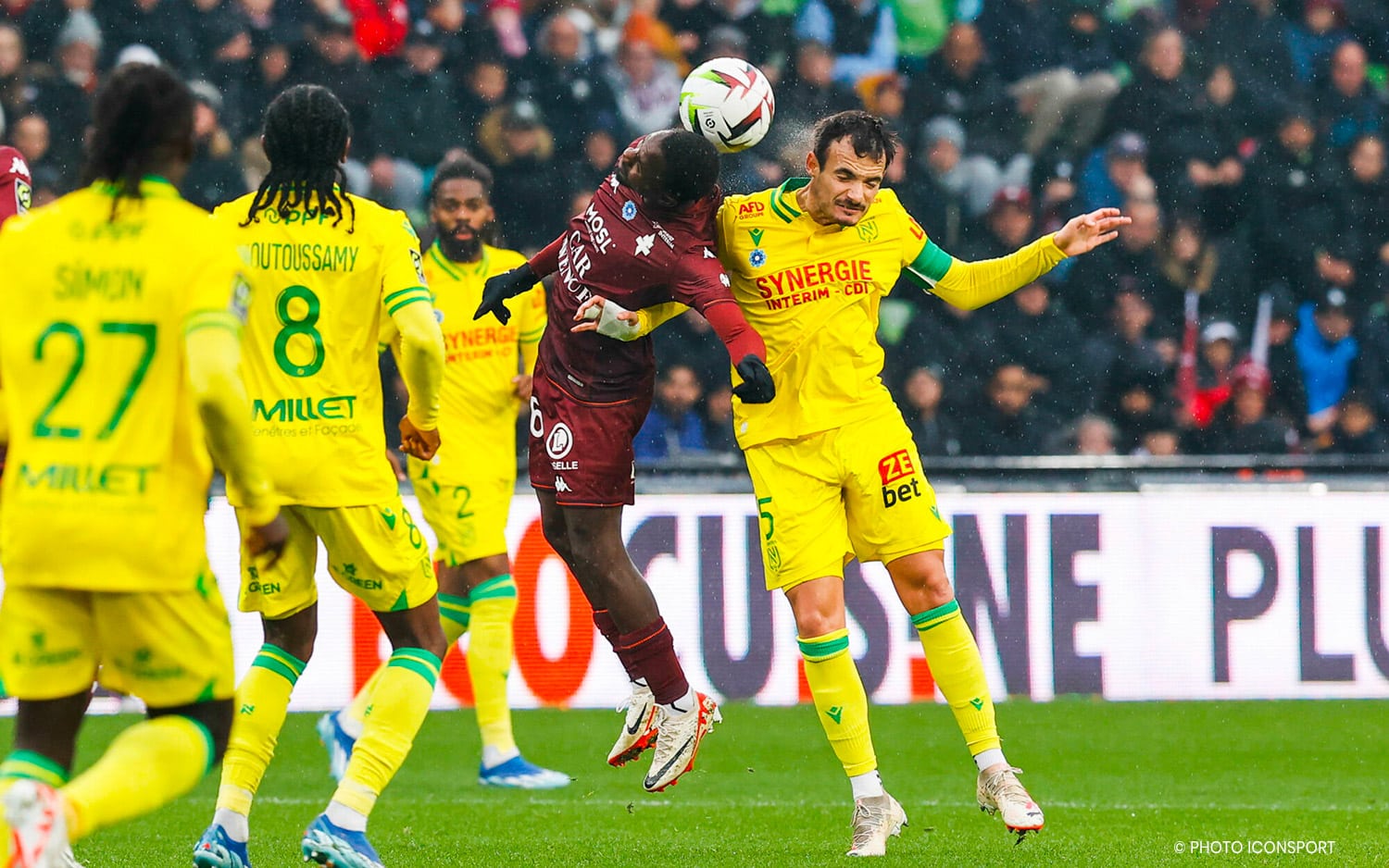 Maillot FC Nantes porté par Francis Coquelin 2024/2025